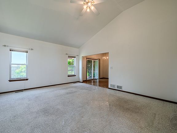 2nd image of 204 Magnolia Dr