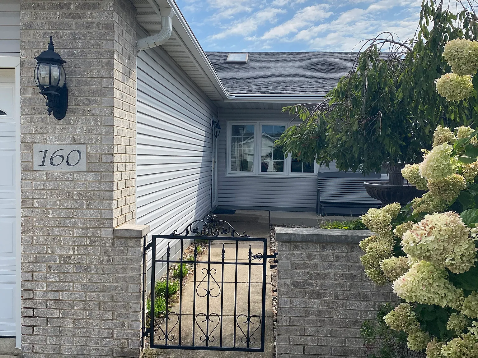 2 bed, 1240 sqft, $2,100 — Photo 2