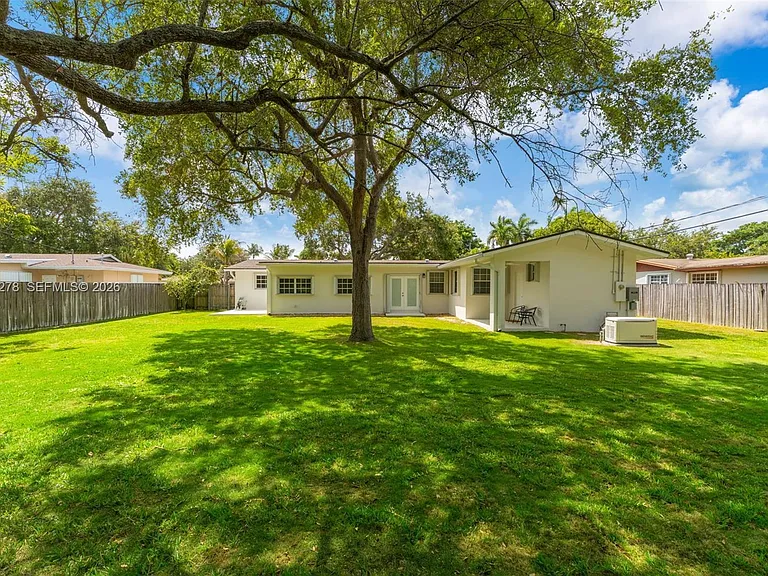 9121 Ridgeland Dr — Photo 34
