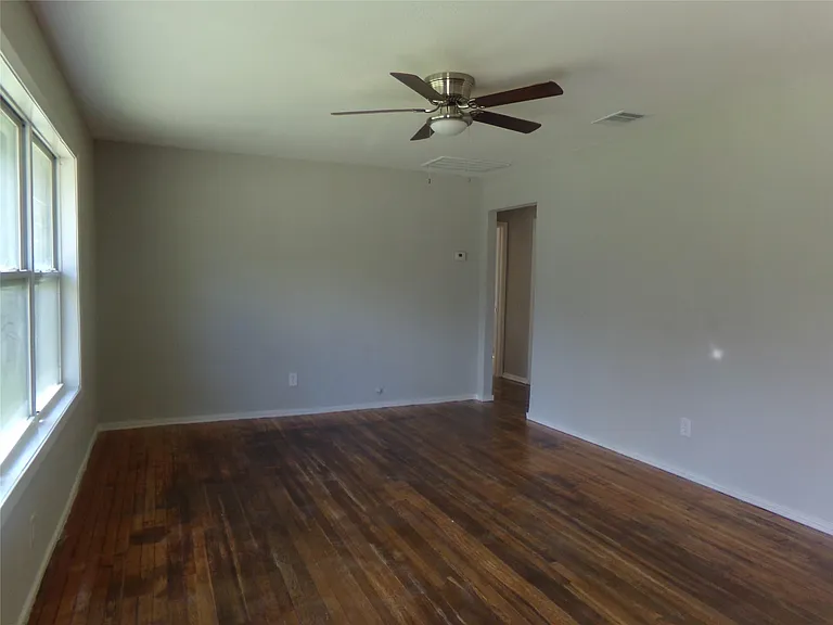 414 Gardenia St — Photo 2