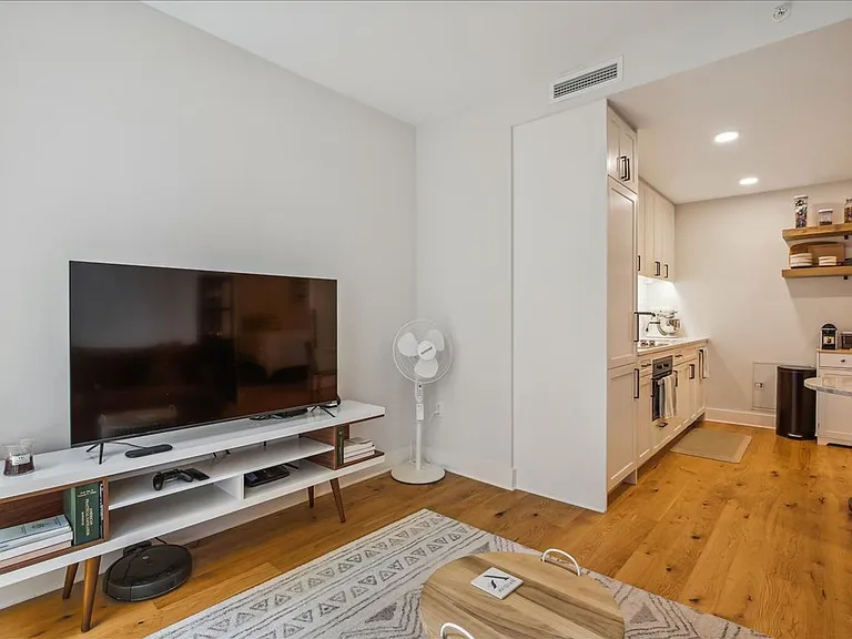 1211 Van St SE #602 — Photo 11