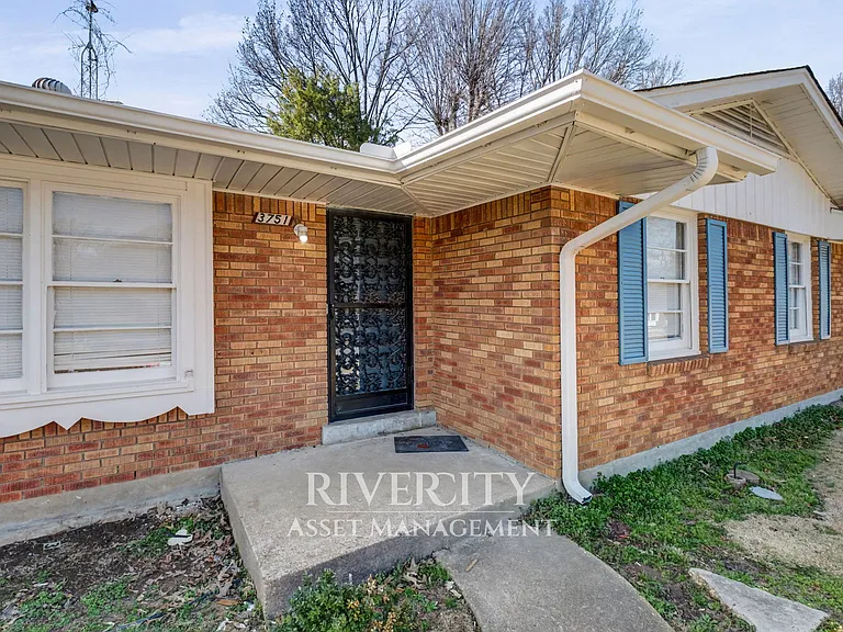 3751 Charles Dr — Photo 2