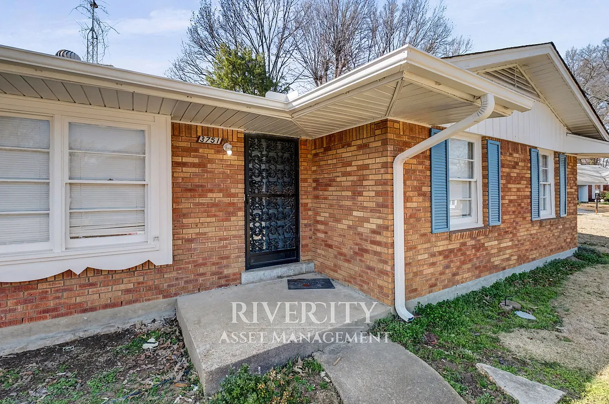 Building Photo - 3751 Charles Dr
