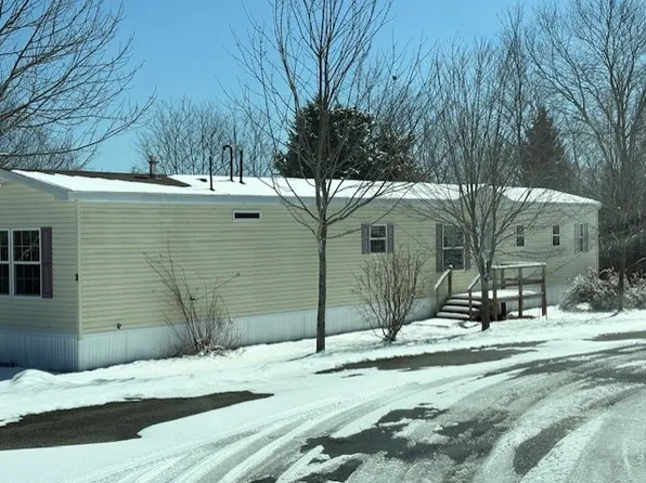 2 Marion Ln, Bucksport, ME 04416