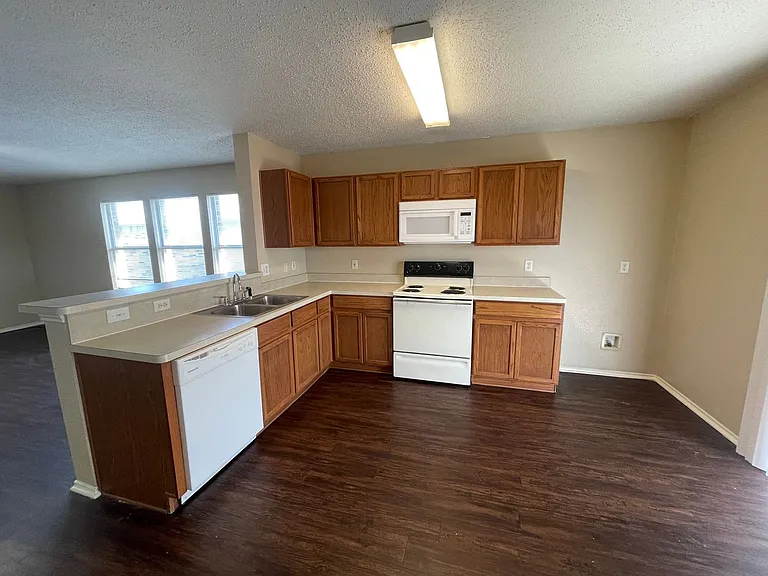 1123 Singletree Dr — Photo 4