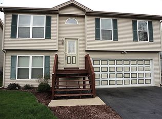 73 Briarwood Dr, Crystal Lake, IL 60014