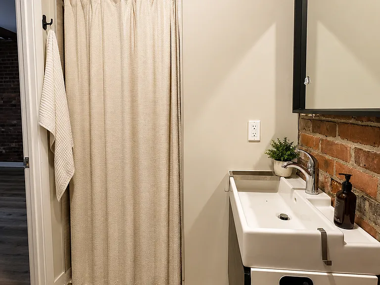 Elaine Lofts — Photo 13