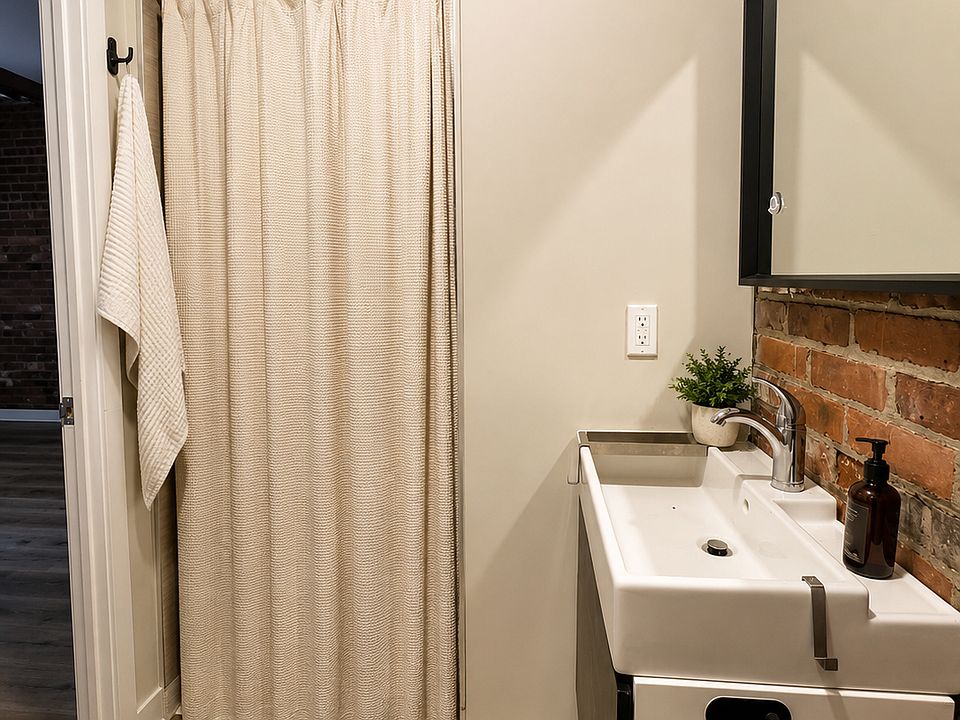 5918 Saint Antoine St # 106, photo 15