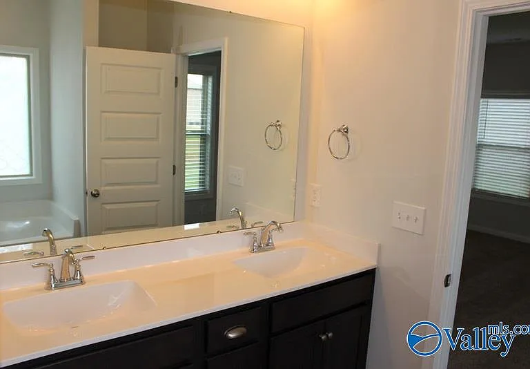 127 Saddle St — Photo 25