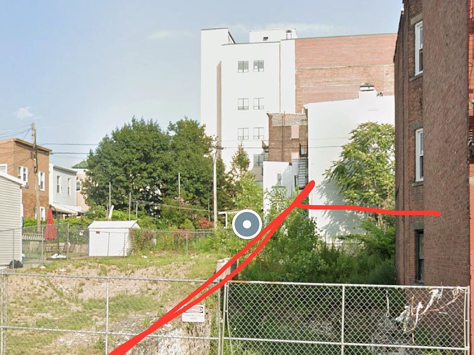 2nd image of 1404 Summit Ave
