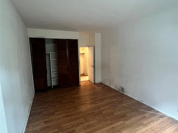 52-30 39th Drive image 10 of 20