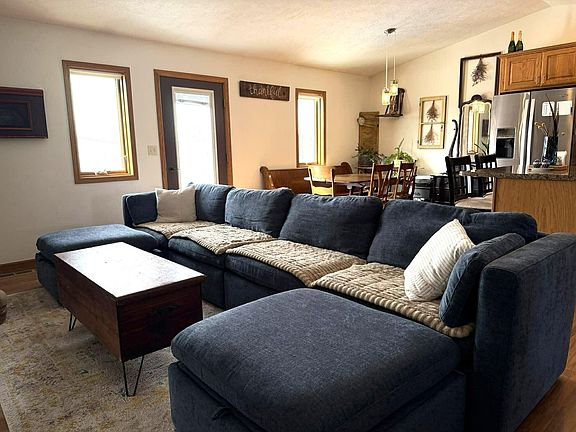 4th image of 313 Washington St