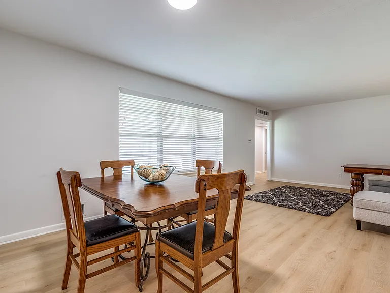 401 Daisy Dr — Photo 9