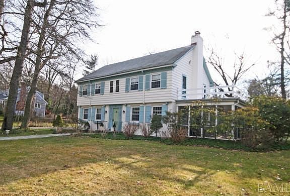 2nd image of 31 Hemlock Dr