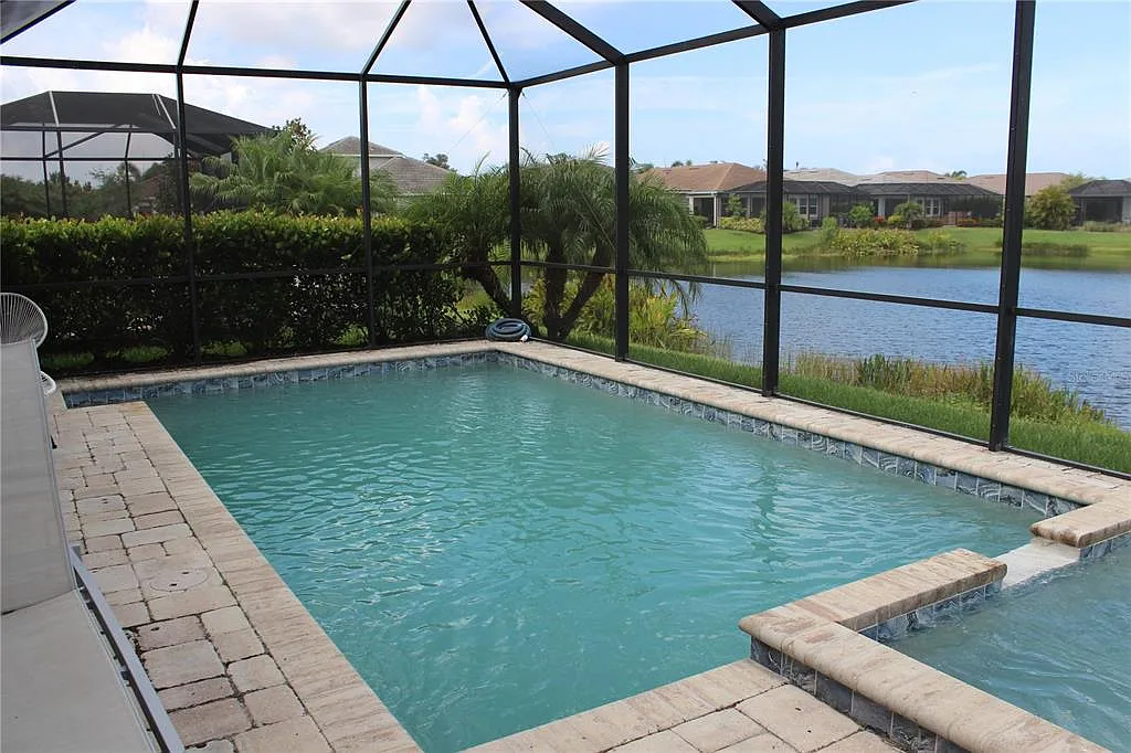 3 bed, 2.0 bath, 2298 sqft, $4,100 — Photo 2