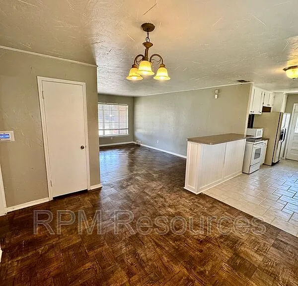 2137 Barclay Rd — Photo 8