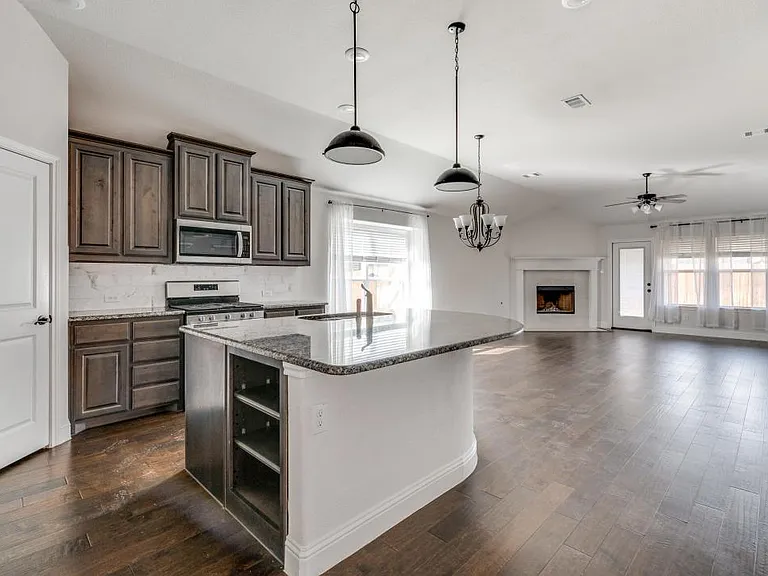 7521 Rothbury Dr — Photo 4