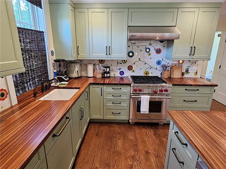209 Coggeshall Ave — Photo 17