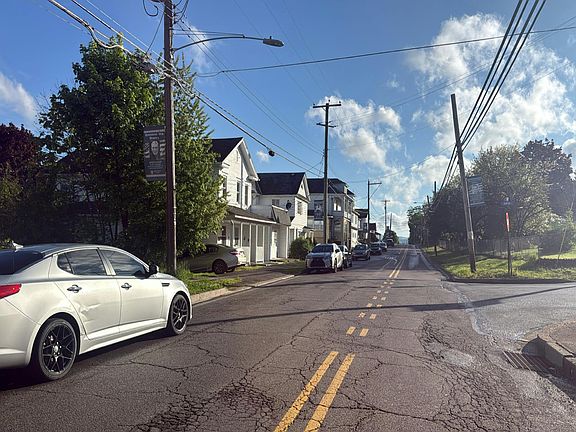 4th image of 642 Main Rd