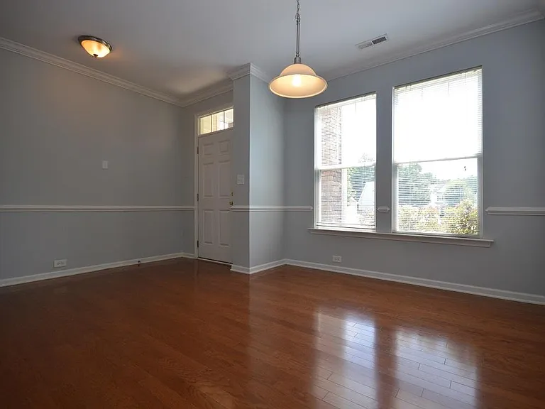 1507 Hinchliff Ct — Photo 3