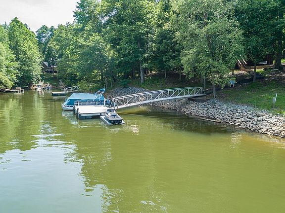 2nd image of 382 W Point Dr