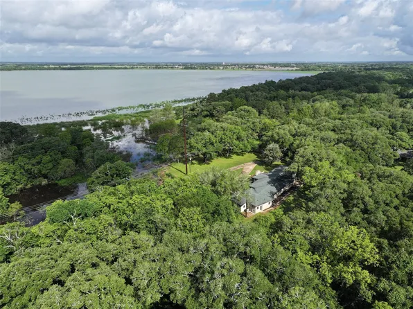 1013 Quail Ln, Eagle Lake, TX 77434