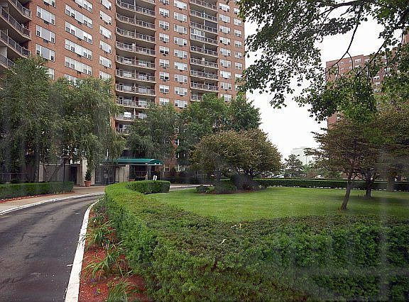 2nd image of 5800 Arlington Ave APT 19W
