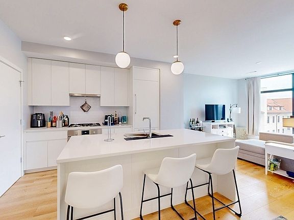4th image of 191 Washington St #720