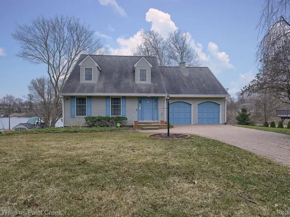 96 Overlake Dr, Lake Orion, MI 48362