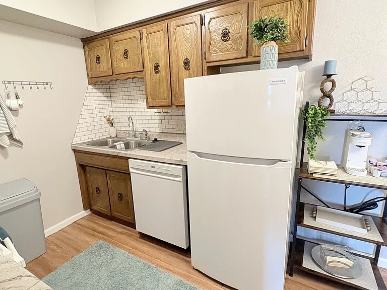 507 W Westview St #16 — Photo 16