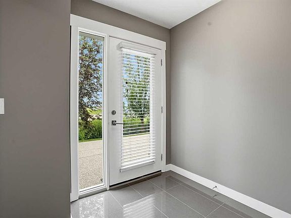 4th image of 111 N Rainbow Falls Gate #31