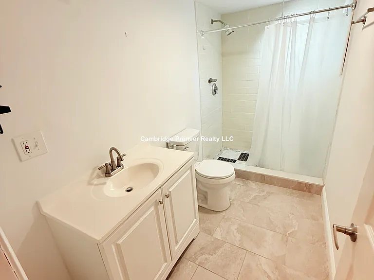 37 Cleveland St #A — Photo 8
