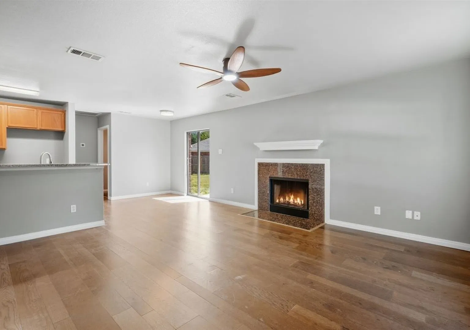 4 bed, 1727 sqft, $2,250 — Photo 2