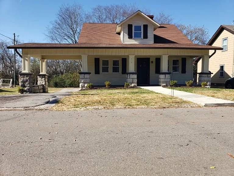 416 Highland Ct — Photo 1