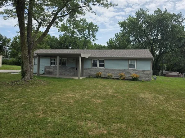 8109 N Summit St, Kansas City, MO 64118