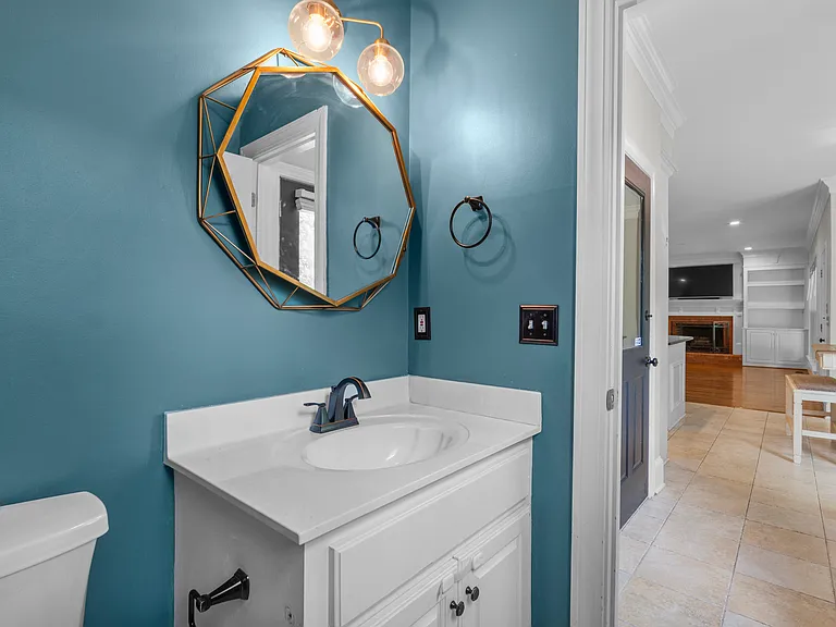 101 Hollingwood Dr — Photo 17