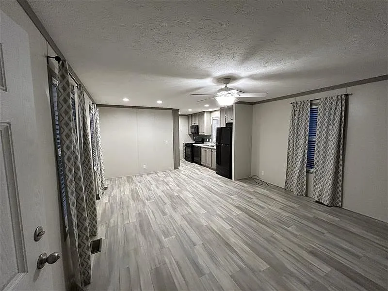Don't Miss Out On This Popular 2 Bed! — Photo 2