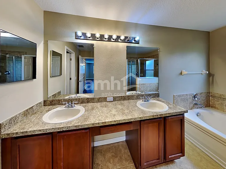 3247 Chessington Dr — Photo 12