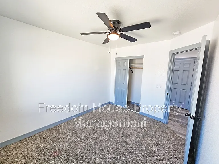 384 Erin St — Photo 26