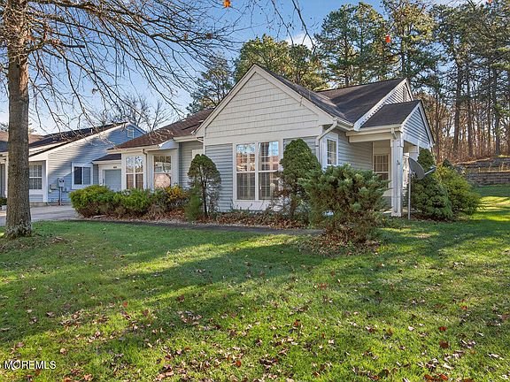 3rd image of 1247B Thornbury Lane