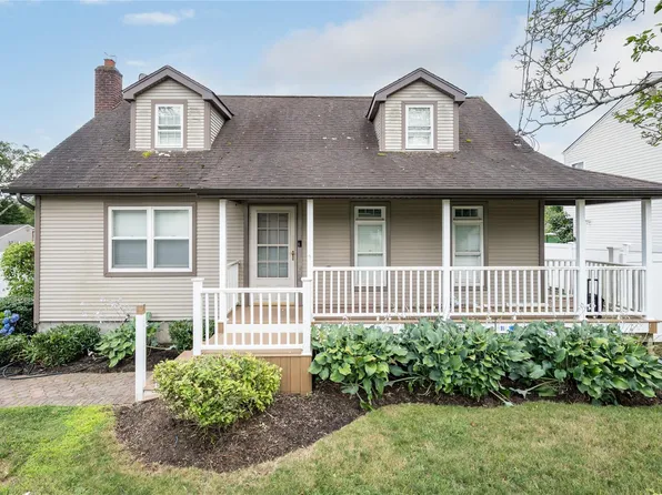 42 Bushwick Street, Melville, NY 11747