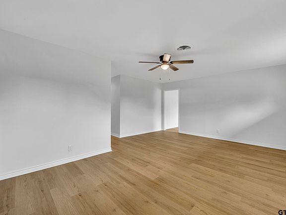 4th image of 215 Southview Dr