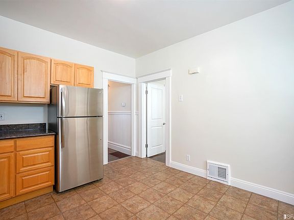 4th image of 1043 Ingerson Ave