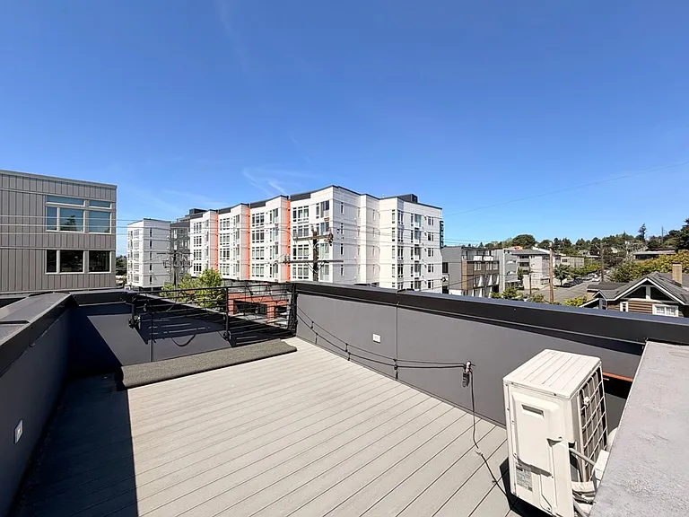 503B NE 72nd St — Photo 10