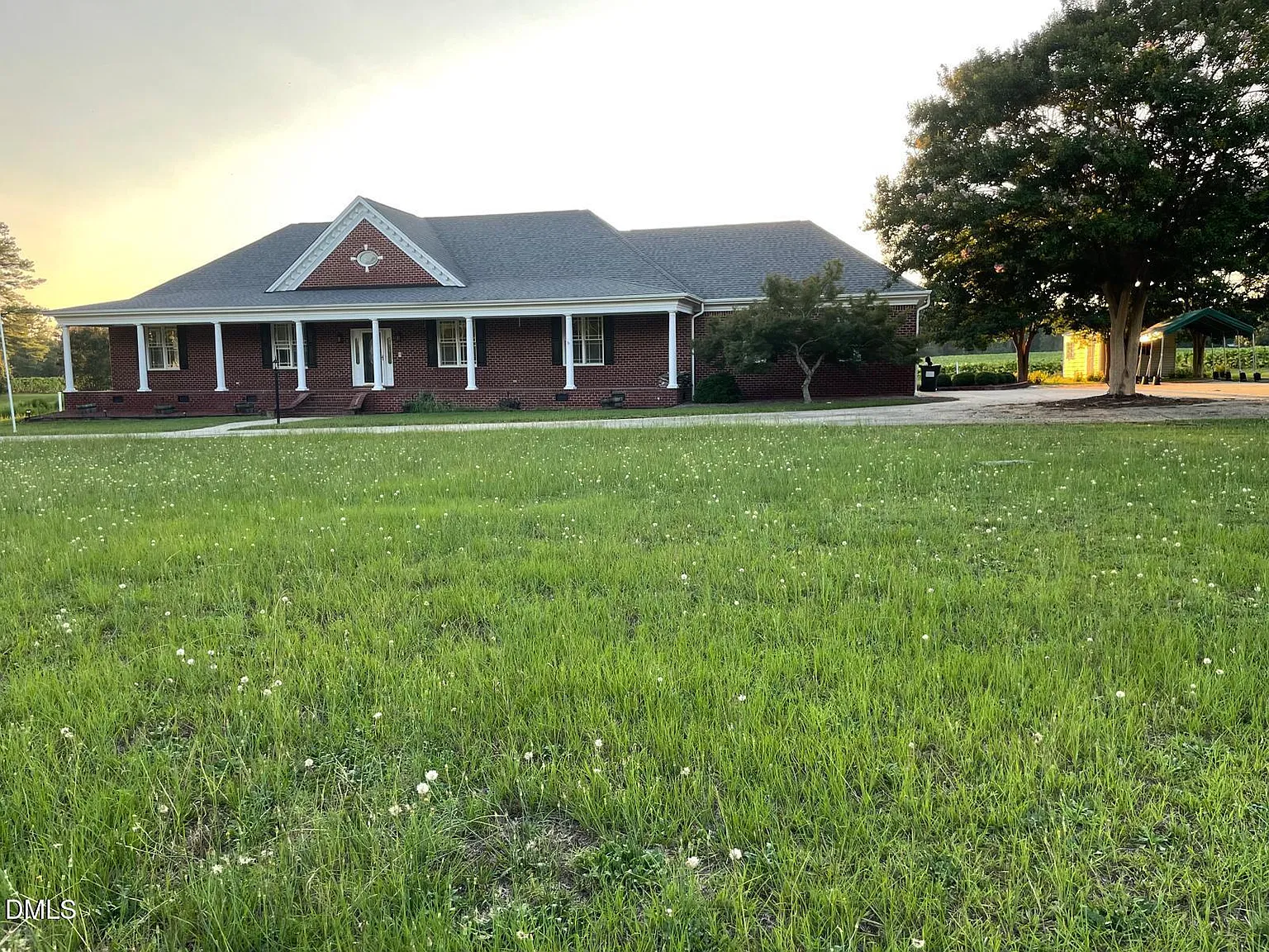 4 bed, 3.0 bath, 2588 sqft, $3,095 — Photo 3