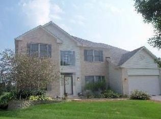 5 Banford Ct, Lake In The Hills, IL 60156