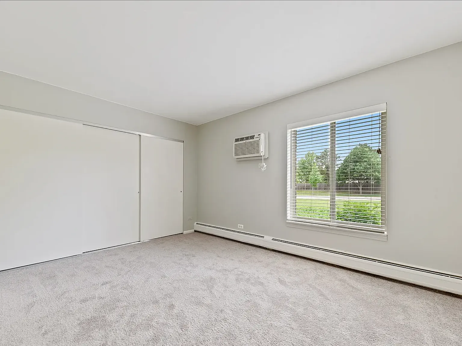 2 bed, 1060 sqft, $2,100 — Photo 4