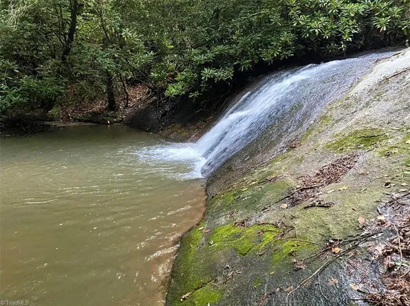 Eagle Heights Cir, Lenoir, NC 28645