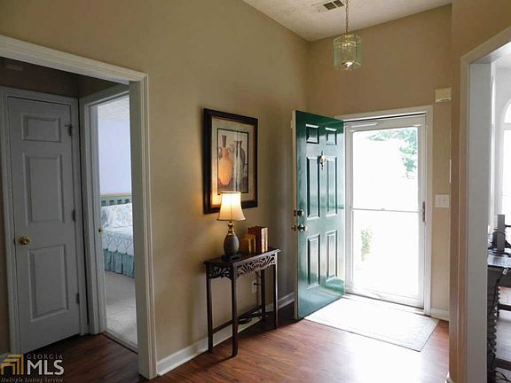 4th image of 1015 Spring Ives Dr