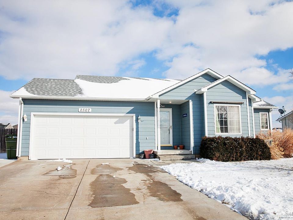 1st image of 2507 Mitchell Dr